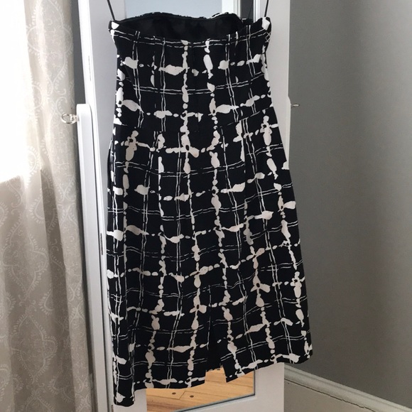 EXPRESS - Strapless Dress - Size 2 (fits like a 0) - Picture 2 of 4